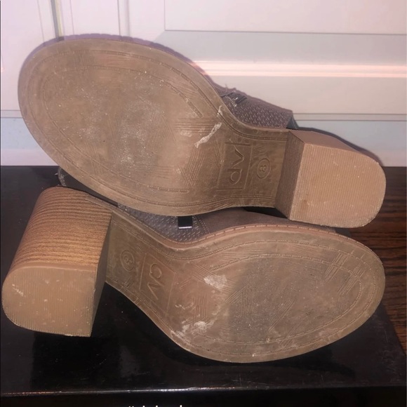 Taupe booties - Picture 4 of 6